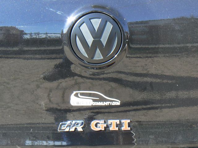 Prespaziato LOGO sulla scitta GTI e sotto il logo VW
