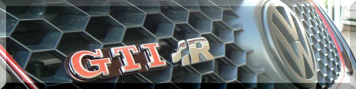 Il frontale con il logo rosso originale GTI, "R" e logo VW nero....
