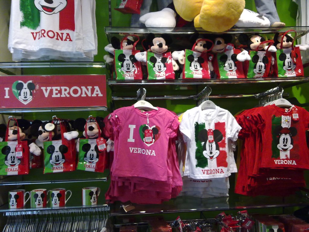I <3 VERONA!
...e il Disney's Store!
